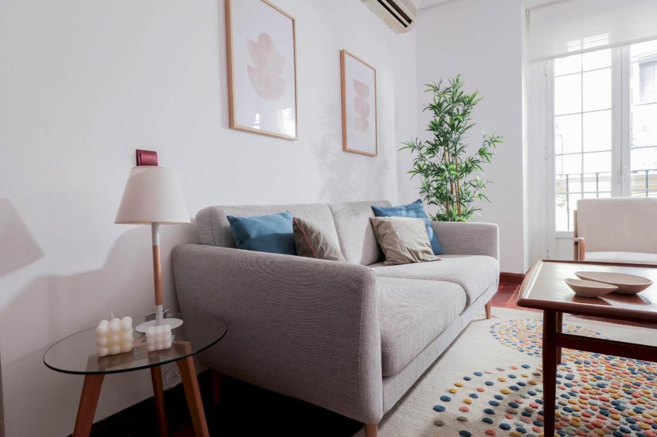 One Bedroom Apartment In Chueca マドリード エクステリア 写真