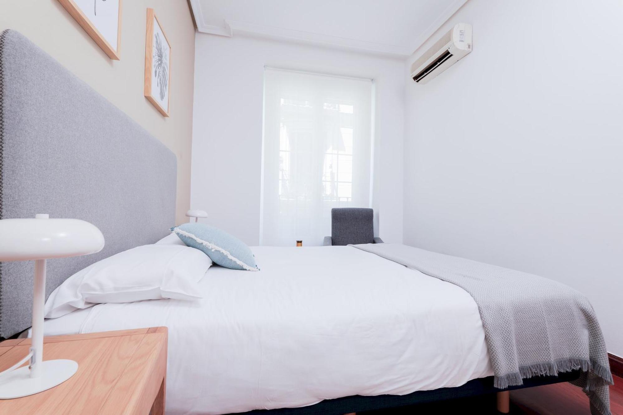 One Bedroom Apartment In Chueca マドリード エクステリア 写真